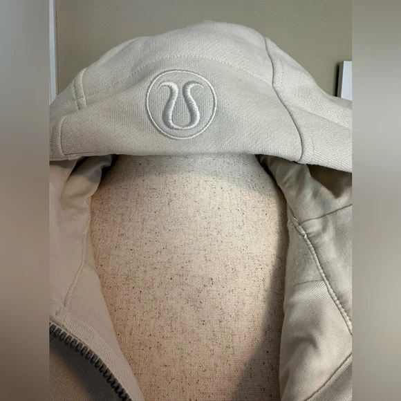 Lululemon Scuba Full-Zip Cropped Hoodie in Bone size 4 - Picture 7 of 9